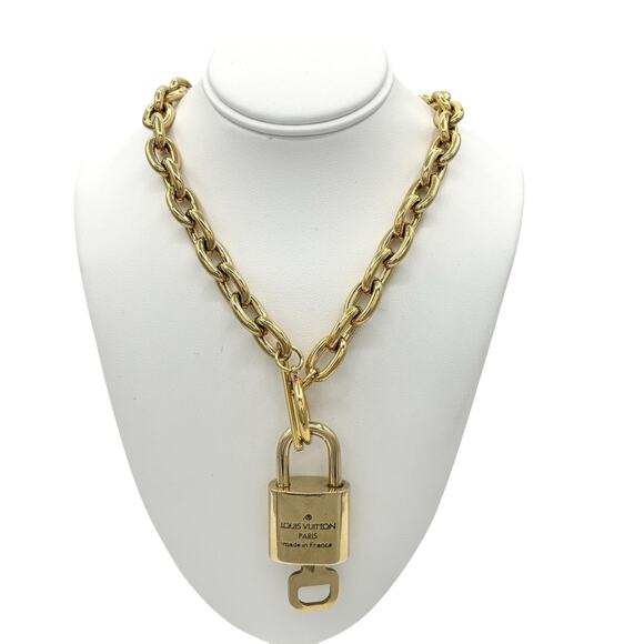 Authentic Louis Vuitton Lock & Key with Unbranded Gold Plated Toggle Necklace - Picture 1 of 10